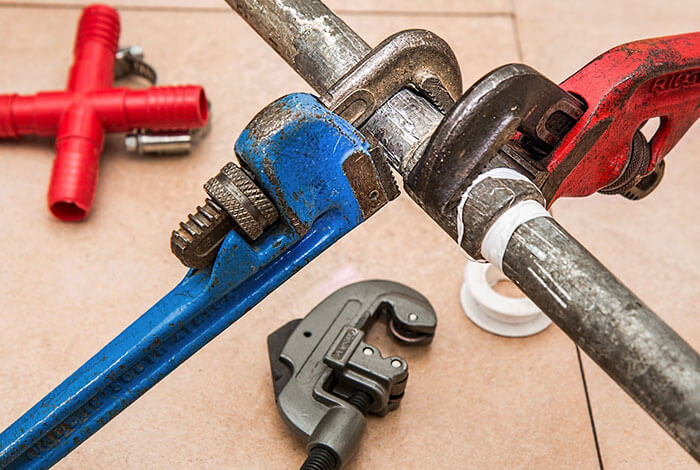 plumbing pipe wrench - Presupuesto a Empresas Multiservicios en Valencia